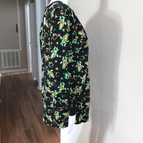 Leprechauns/Pot of Gold Scrub jacket - Picture 3 of 11
